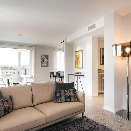 アパート Attico Centro