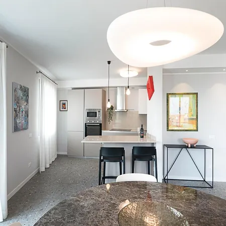 Attico Centro アパート